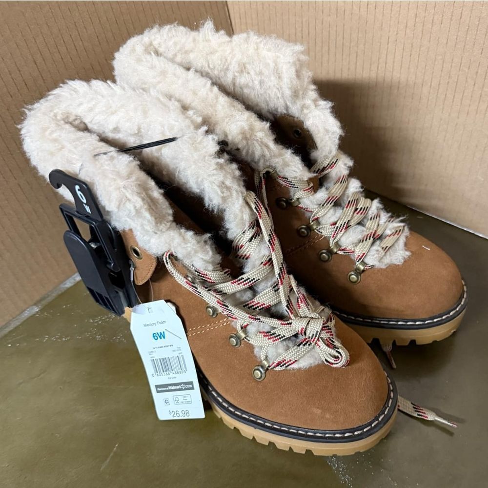 Time and Tru Women's 6 WIDE Cozy Hiker Boots - Picture 4 of 4